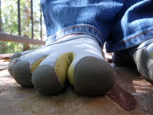 barefoot-minimalist-running-vibram-five-fingers-shoes-photo credit-madame.furie-via-flickr